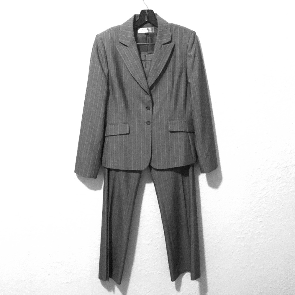 Tahari S. Levine Gray